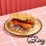 ساندویچ شنیسل مرغ و سالاد