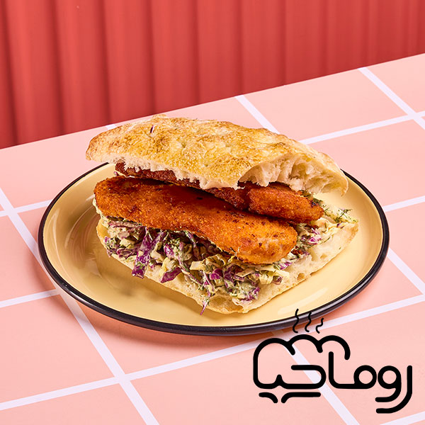 ساندویچ شنیسل مرغ و سالاد